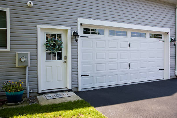 24/7 Emergency Garage Door Panel Replacement experts in Levelland, TX